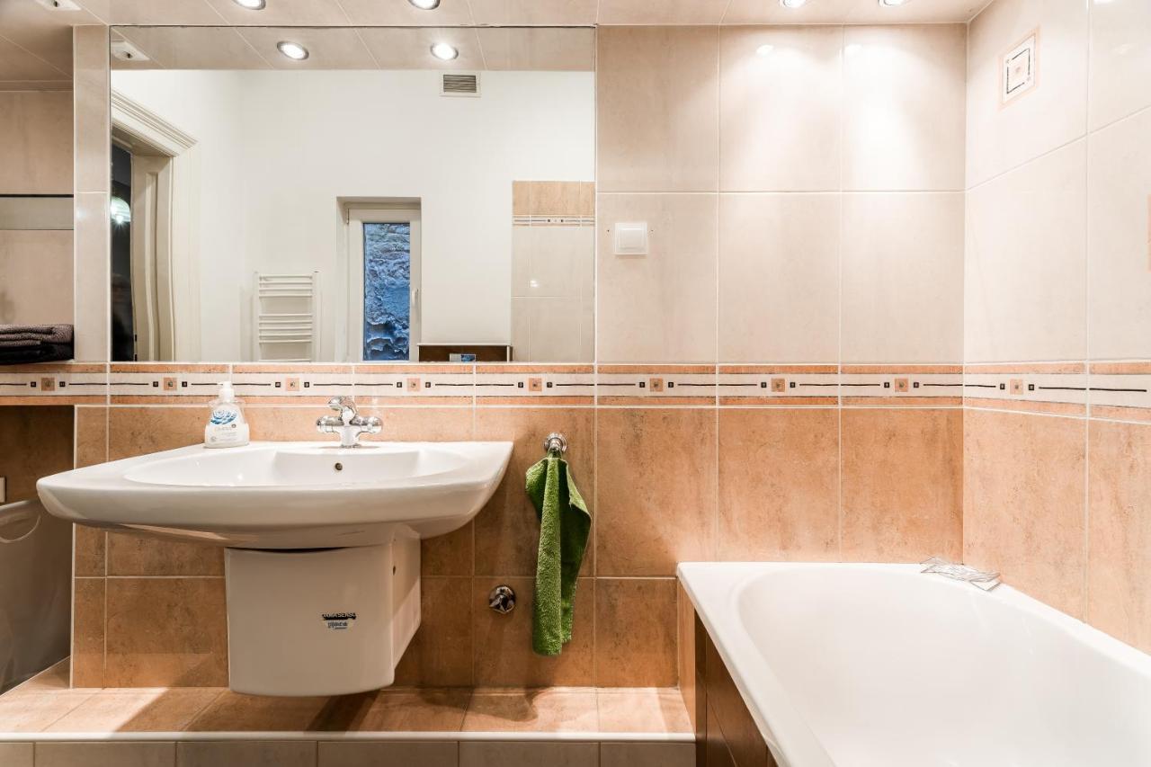 Berta - 4 Bedrooms, 3 Baths Budapest Esterno foto